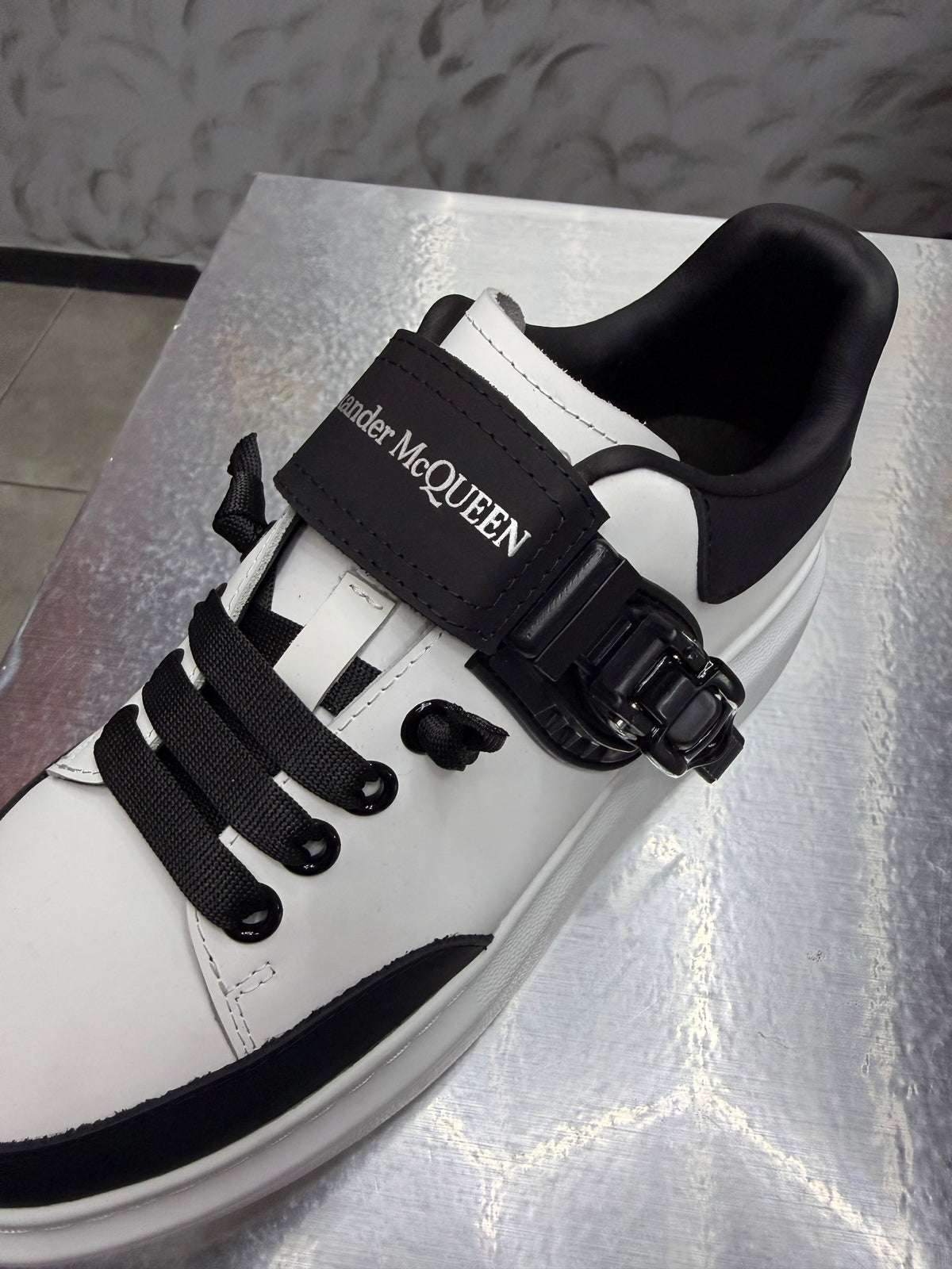 Alexander MCQueen White/black sneakers