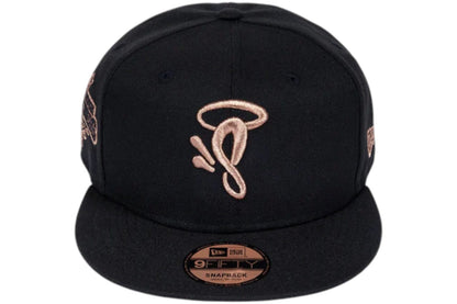 Gorra Syna World x New Era 9Fifty Snapback Negro/Rose Dorado