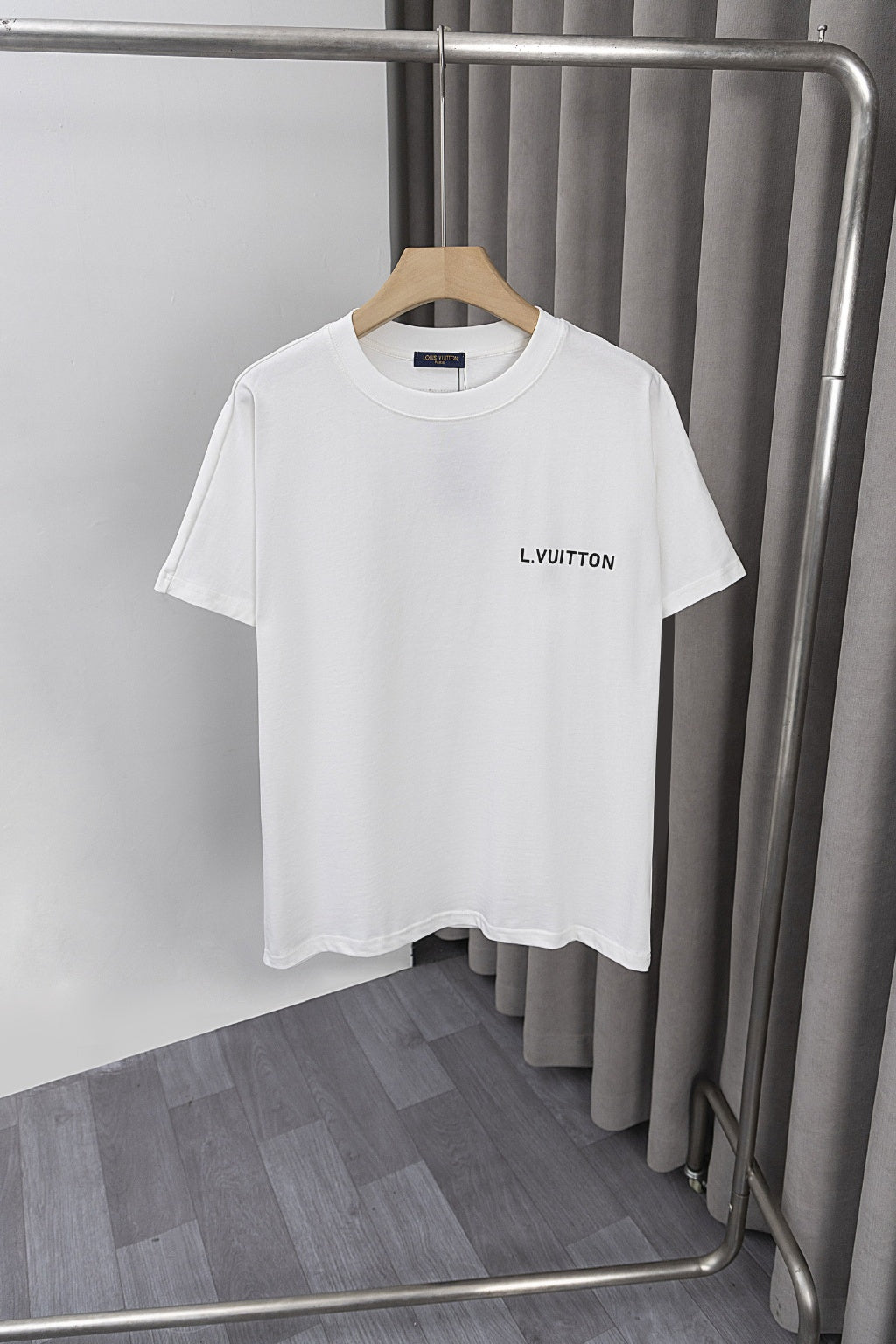 LOUIS VUITTON LOGO WHITE TEE
