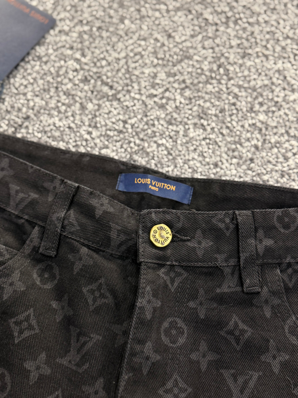 Louis Vuitton Short Black monogram
