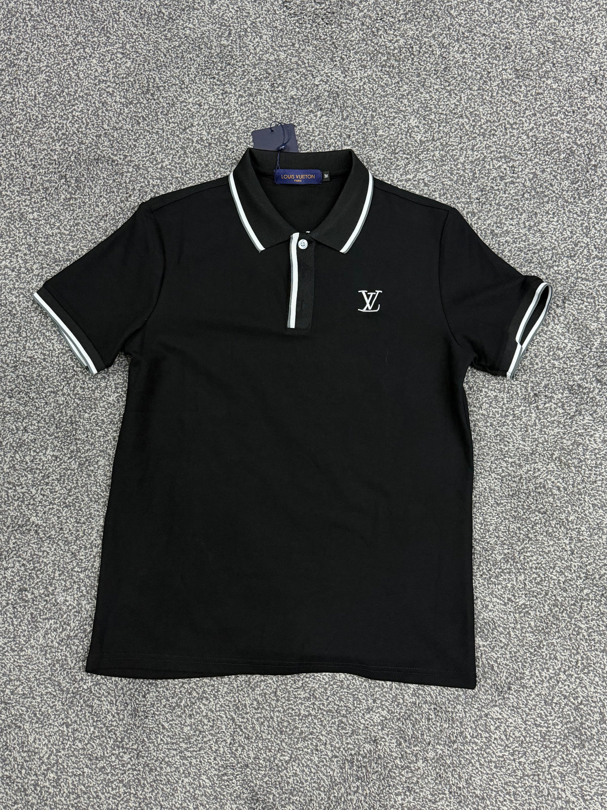LOUIS VUITTON TIPO POLO NEGRA/BLANCO