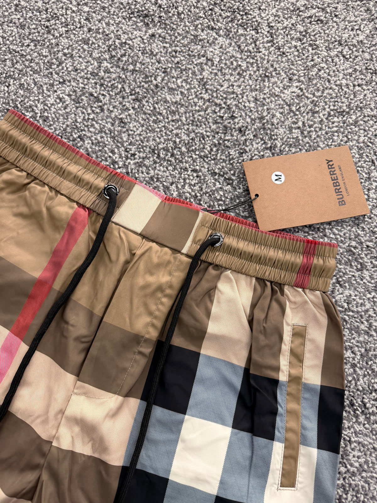 Short Burberry colors