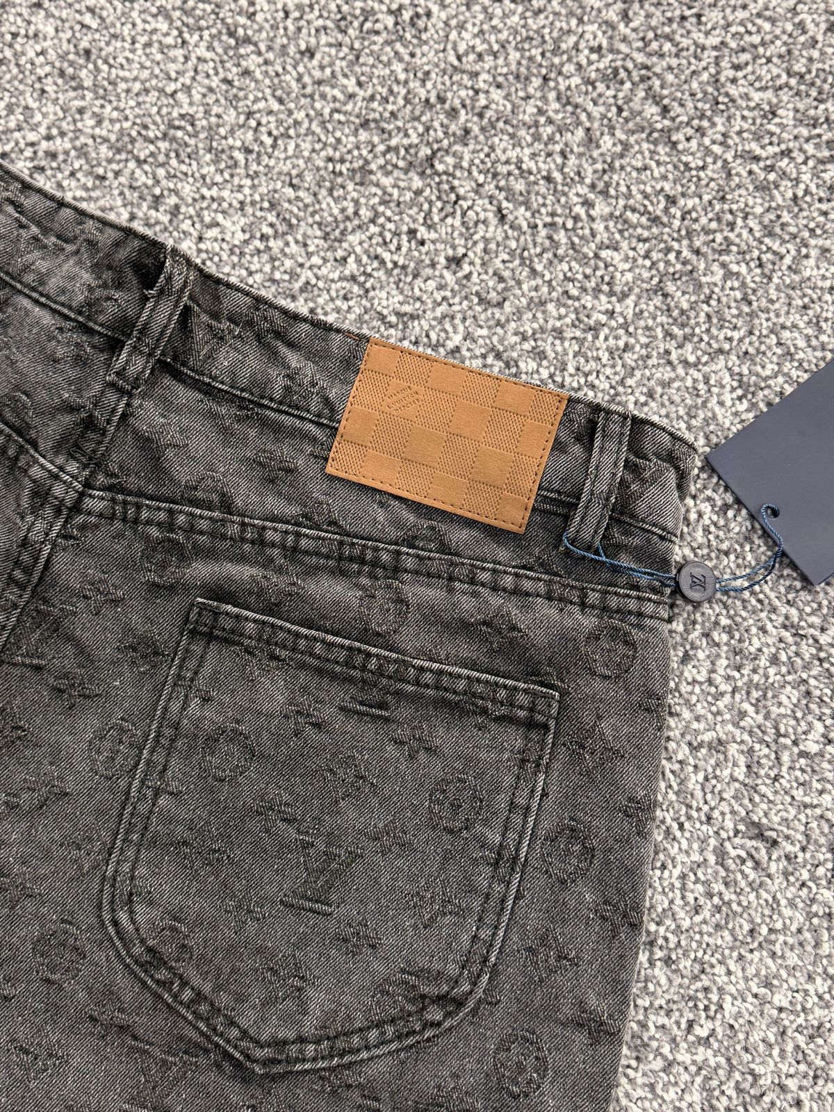 Louis Vuitton Short Grey monogram