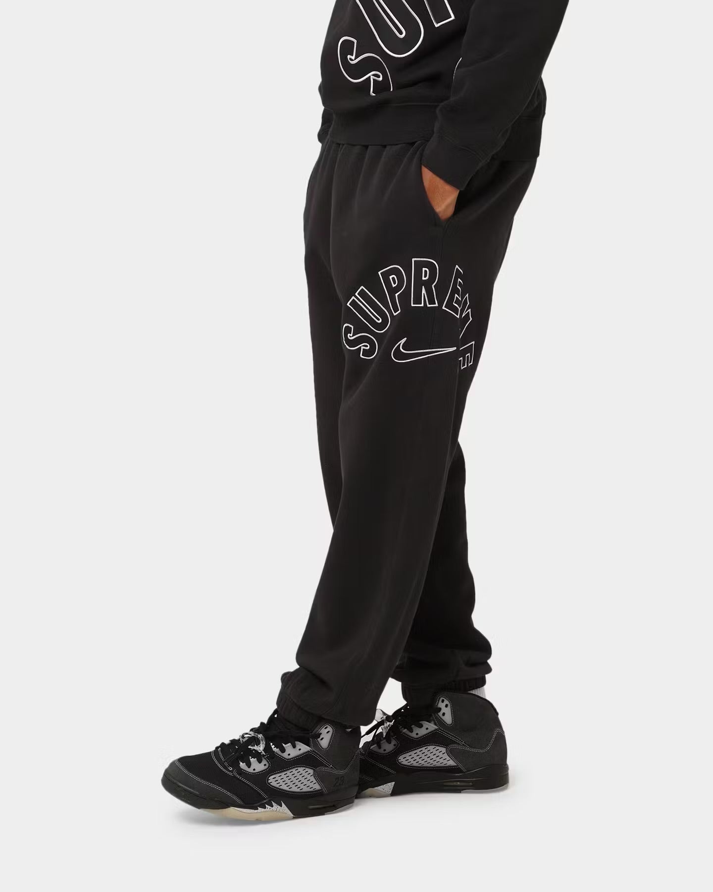 SUPREME X NIKE JOGGER