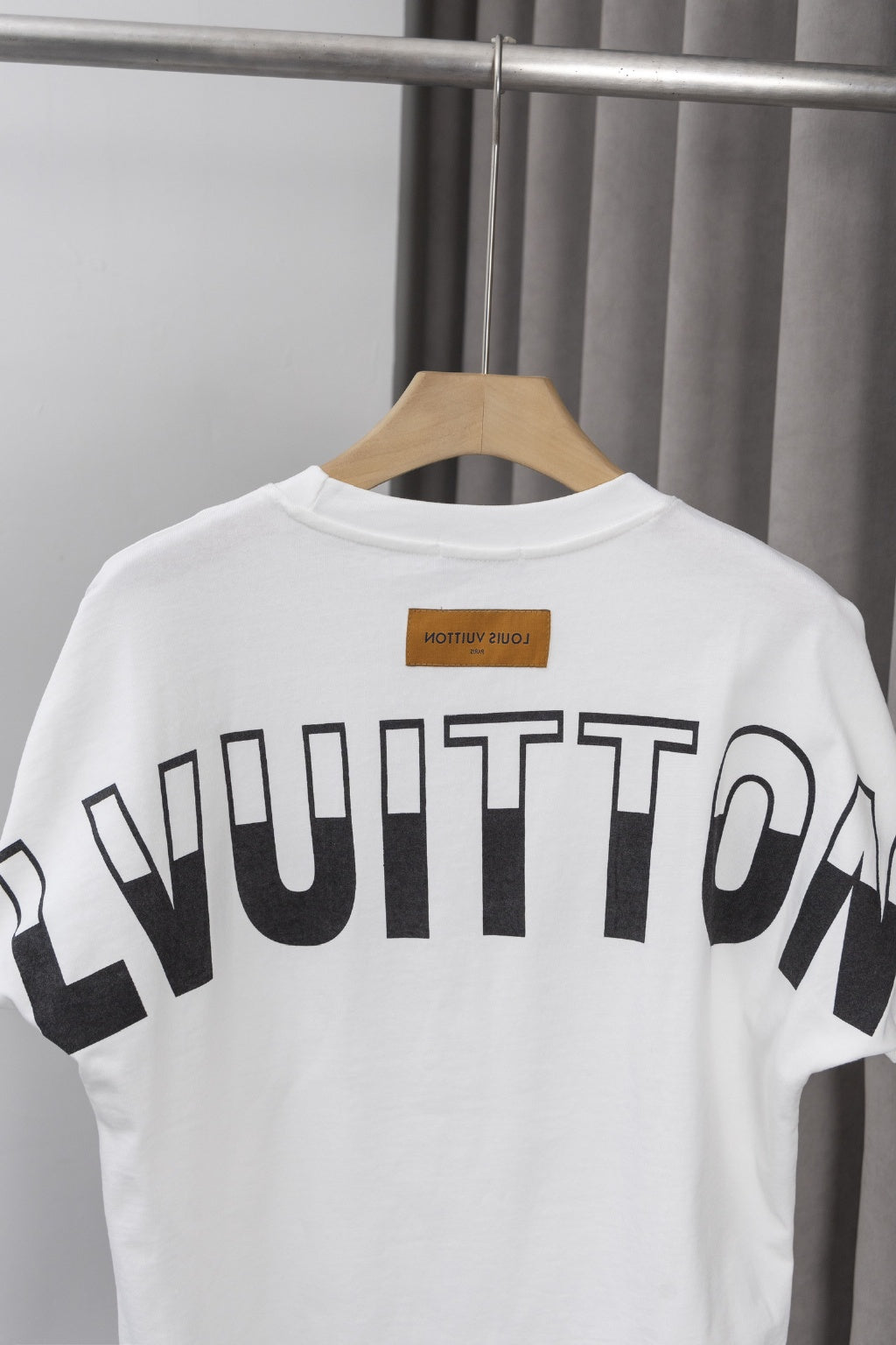 LOUIS VUITTON LOGO WHITE TEE