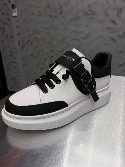 Alexander MCQueen White/black sneakers