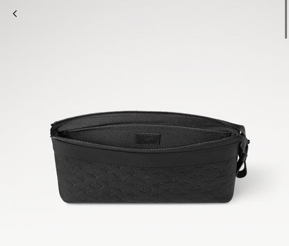 LV Pochette Voyage Souple