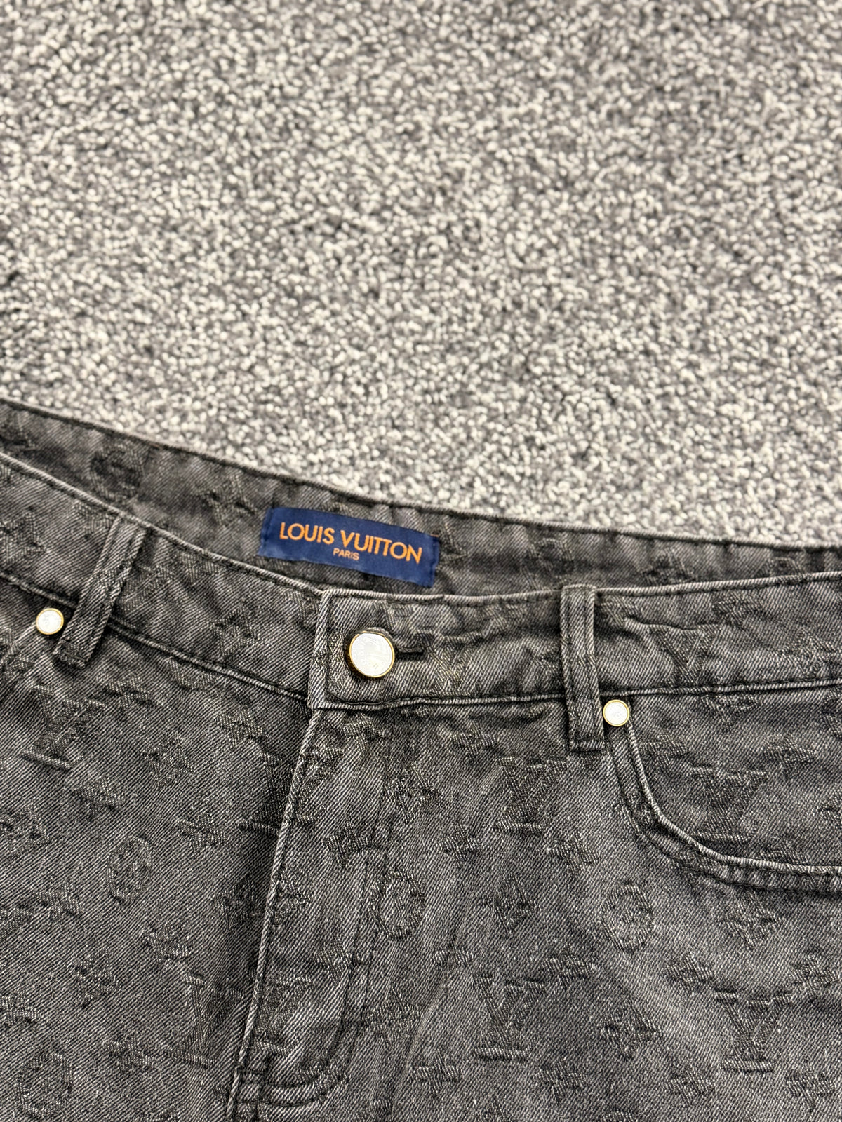 Louis Vuitton Short Grey monogram