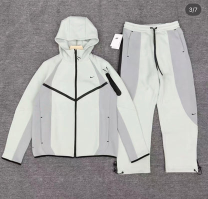 Nike Tech Fleece Light Bone