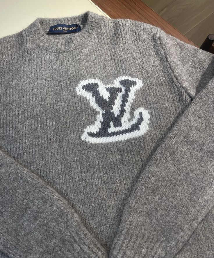 LOUIS VUITTON CREWNECK GRAY